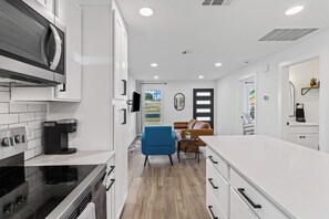 Private kitchen - 3/2 Corporate 5min-walk Georgetown Square fits 6 (Georgetown)