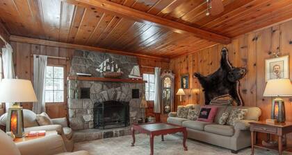 Bear Cottage at Gull Lake - A Short Walk from Grandview Lodge