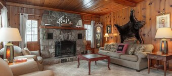 Bear Cottage at Gull Lake - A Short Walk from Grandview Lodge