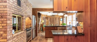 Bear Cottage at Gull Lake - A Short Walk from Grandview Lodge