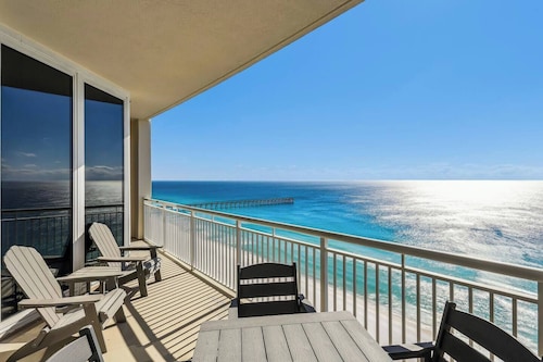 Pelican`s Flight: 2bed 2bath newly renovated condo 17th floor directly on the Gulf! Sleeps 6!