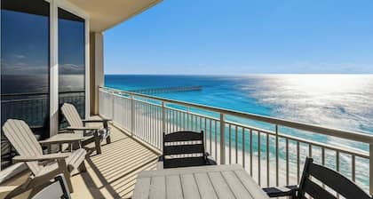 Pelican`s Flight: 2bed 2bath newly renovated condo 17th floor directly on the Gulf! Sleeps 6!