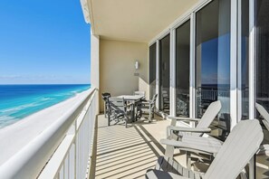 Outdoor dining - Pelican`s Flight: 2bed 2bath newly renovated condo 17th floor directly on the Gulf! Sleeps 6! (Gulf Breeze)