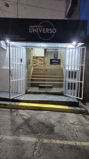 Exterior detail - Hotel Universo (Goiânia)