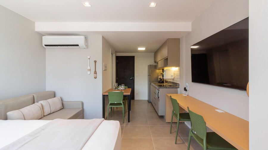 Modern Studio in Lapa With Pool and gym R1205