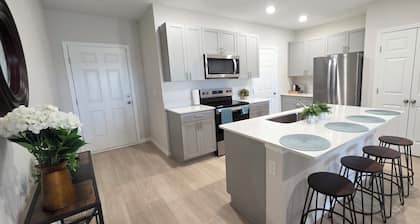 Cozy 3-bedroom house in welcoming Haines City with AC. Shared with host