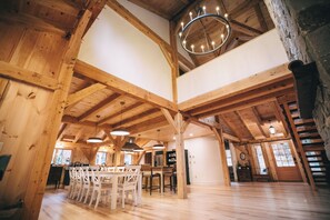 Dining - Beautiful and spacious 6 bedroom Waterfront lodge in peaceful Mount Vernon, ME (Mount Vernon)