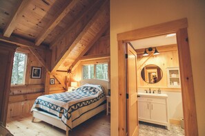 Room - Beautiful and spacious 6 bedroom Waterfront lodge in peaceful Mount Vernon, ME (Mount Vernon)