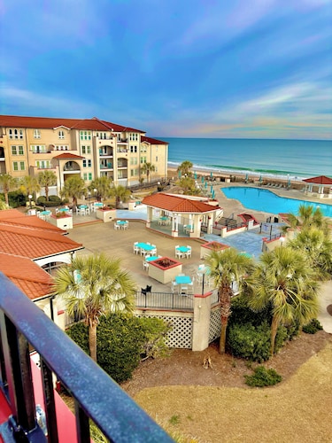 Charming oceanfront 2BR condo with gorgeous views in North Topsail Beach, NC