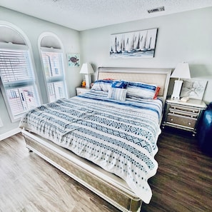 2 bedrooms, iron/ironing board, WiFi