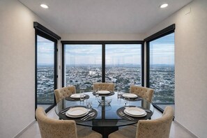 Dining - Condo Premium - Malecón | Vista al mar | Grupos 6+ (Mazatlán)