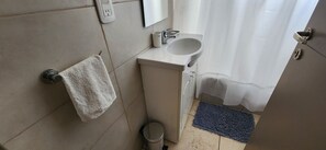Shower, hair dryer, towels, soap - Patricias Park (Mendoza)