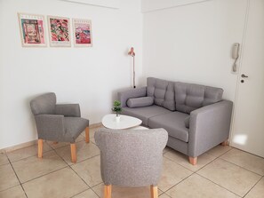 43-tums smart-tv med digitalkanaler och streamingtjänster