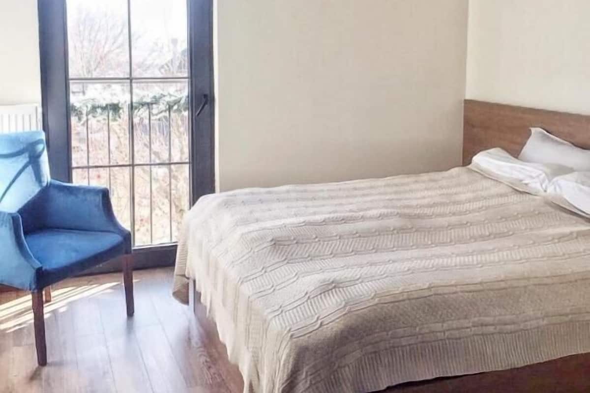 Phòng đôi, ban công, quang cảnh vườn | Bàn, khu vực làm việc phù hợp cho laptop