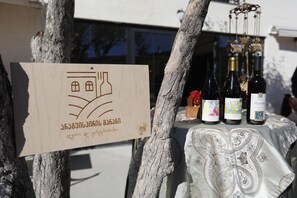 Outdoor dining - Aragvispiri Wine Cellar (Dusheti)