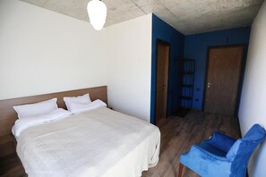 华丽双人房, 阳台, 花园景观 | 办公桌、笔记本电脑工作区、免费 WiFi