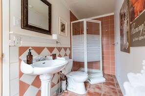 Bathroom - Le Foyer d'Antan (3-1116) (Québec City)