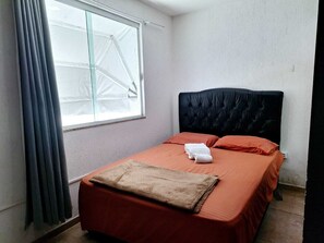 1 bedroom, Internet, bed sheets - La Casita Piratininga, 100 meters from the beach. (Niterói)