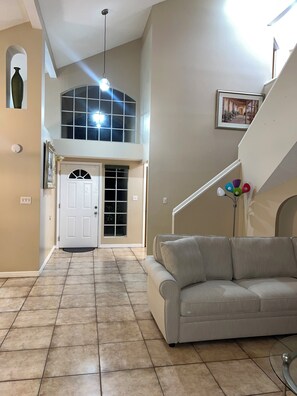 Living area - The Best Orlando Stay! (Kissimmee)