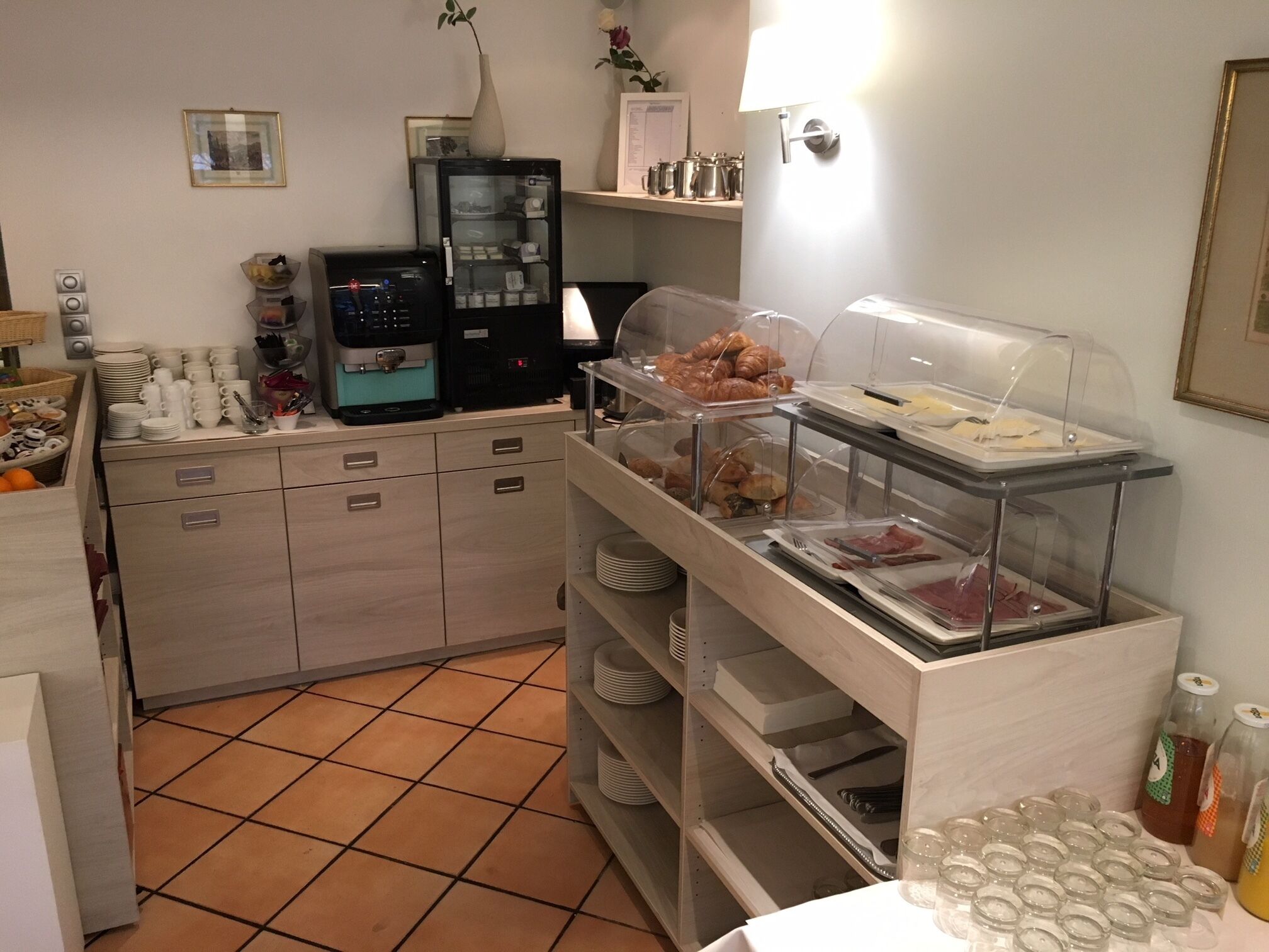 Daily buffet breakfast (EUR 18 per person)