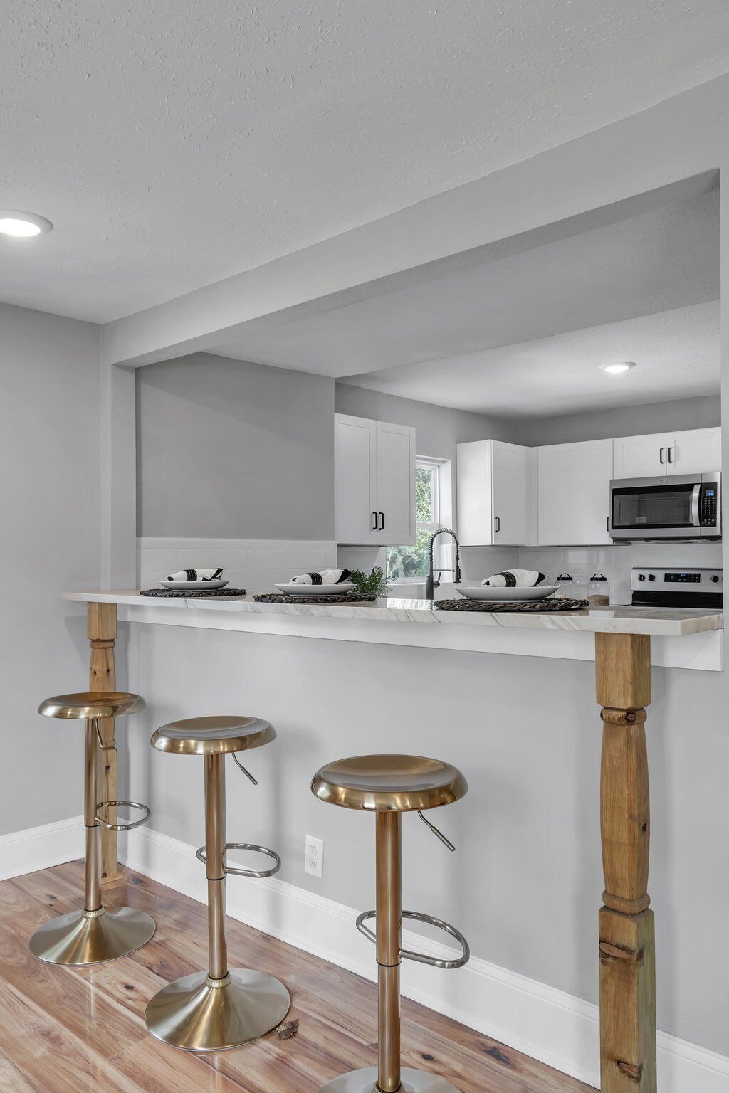 Køleskab, mikrobølgeovn, ovn, kogeplade