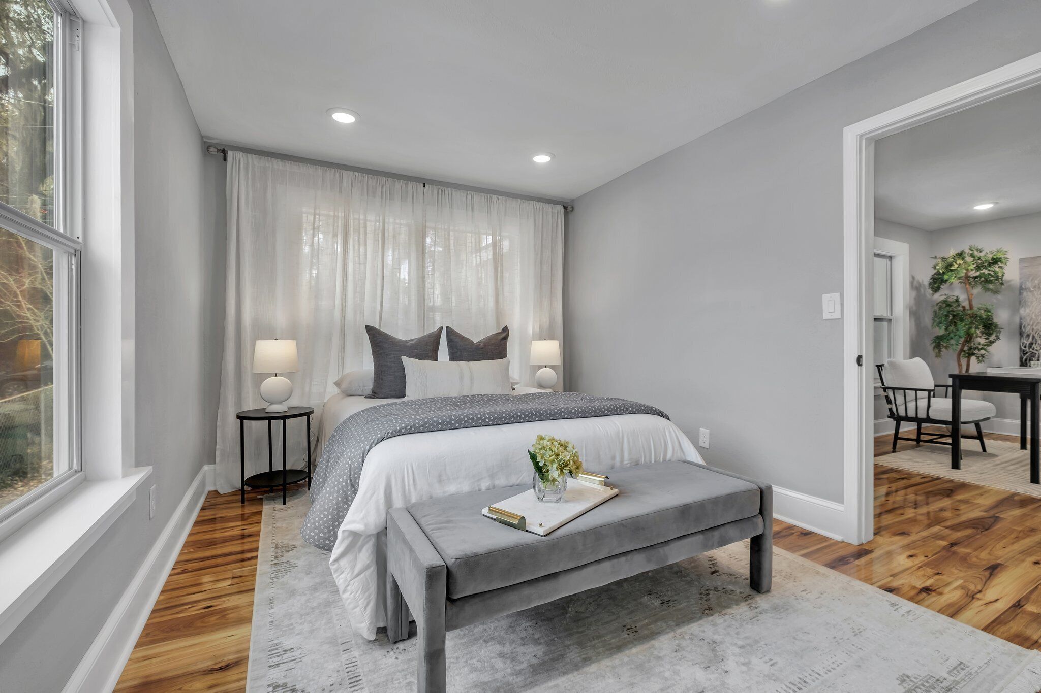 3 makuuhuonetta, työpöytä, silitysrauta/-lauta, ilmainen Wi-Fi