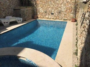 Unclassified image, 3 of 16, button - Ta manwel farmhouse (Nadur)