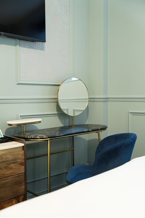 Chambre Confort Double ou avec lits jumeaux | Coffres-forts dans les chambres, décoration personnalisée