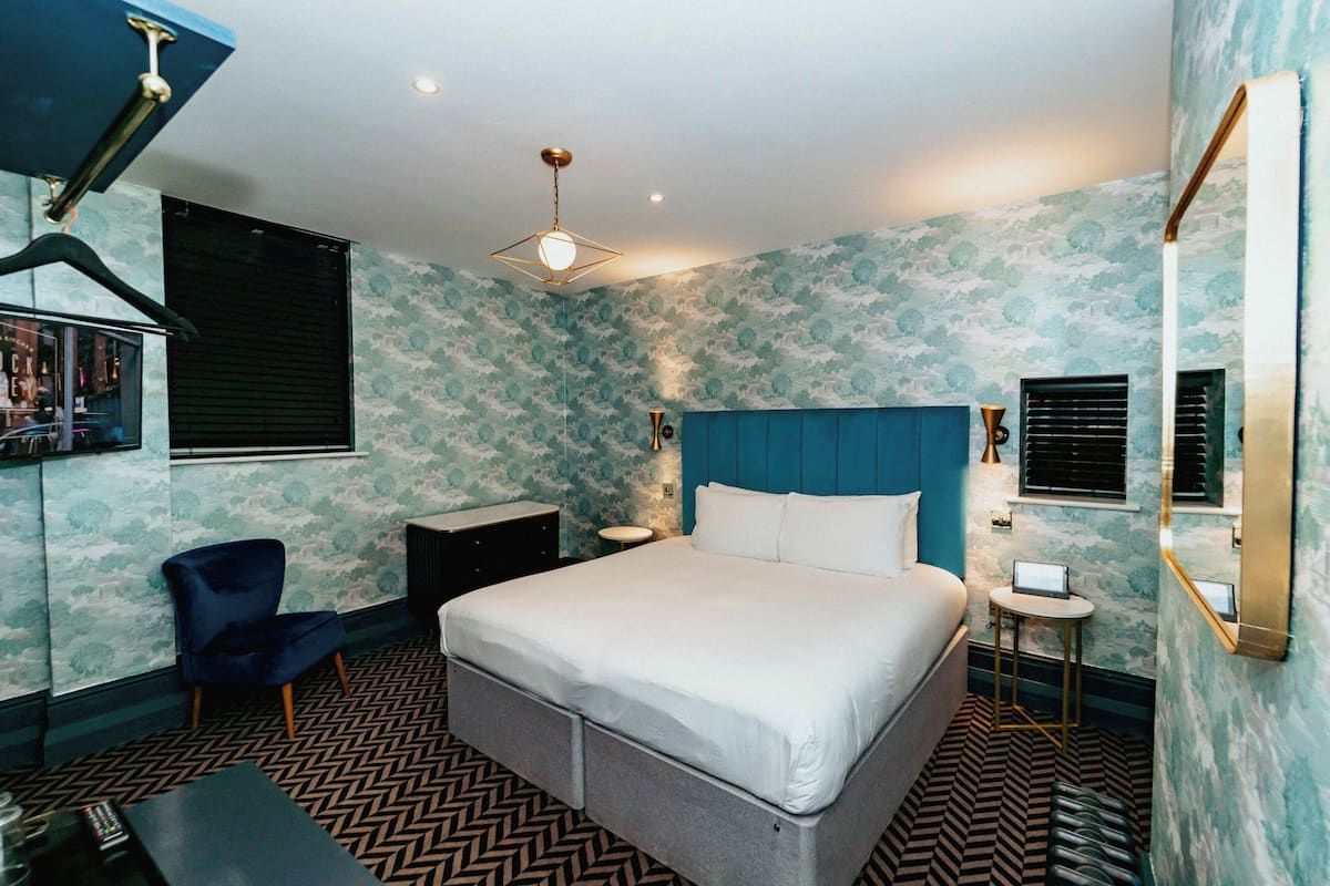 Kahden hengen comfort-huone (yksi tai kaksi sänkyä) | Tallelokero huoneessa, yksilöllisesti sisustettu