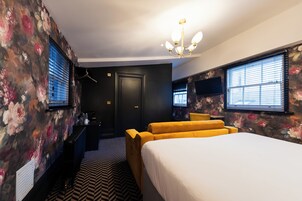 Camera Deluxe con letto matrimoniale o 2 letti singoli | Una cassaforte in camera, con stile personalizzato, postazione laptop