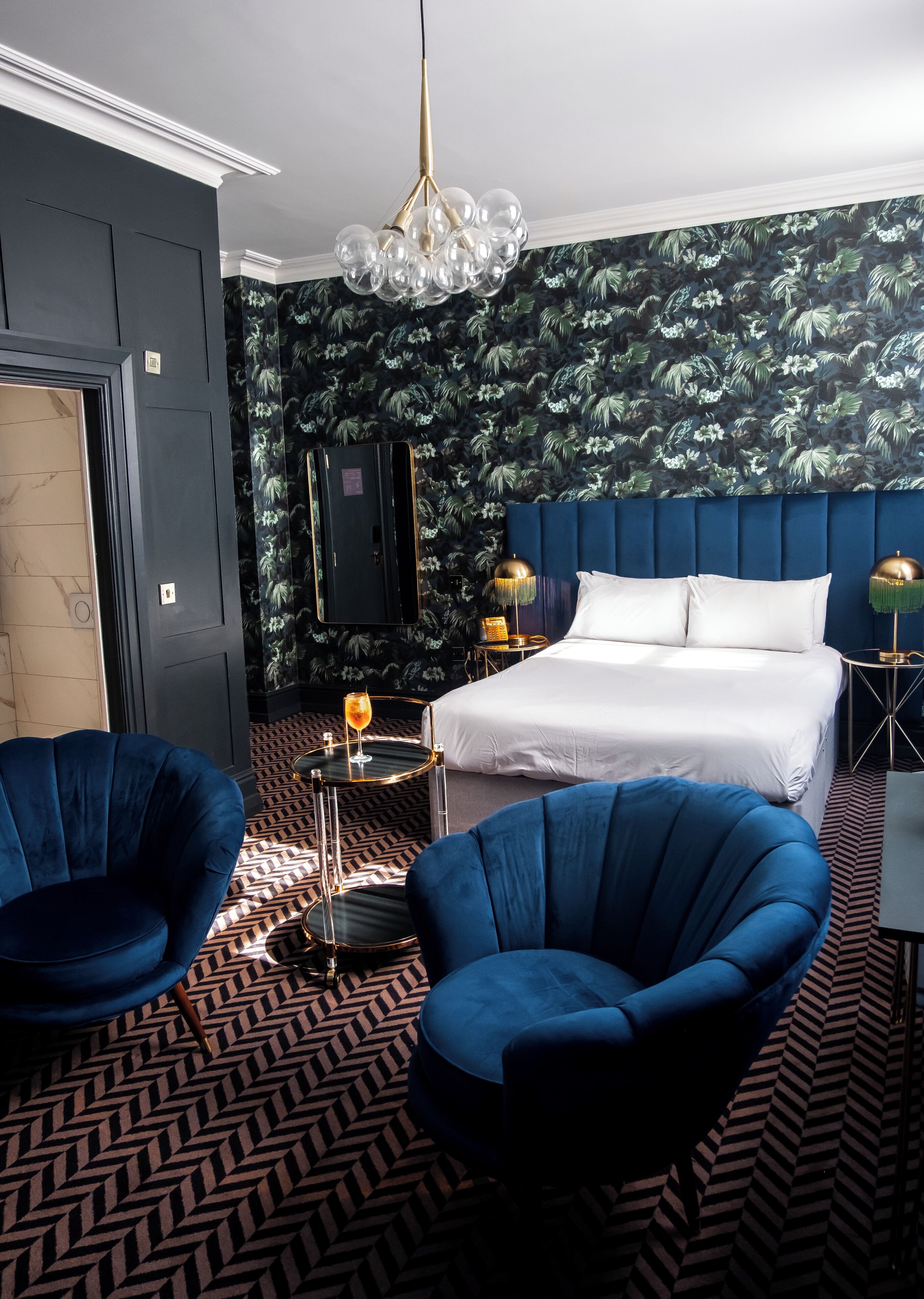 Kahden hengen standard-huone (yksi tai kaksi sänkyä), tupakointi kielletty | Kannettavalle tietokoneelle sopiva työtila, ilmainen Wi-Fi