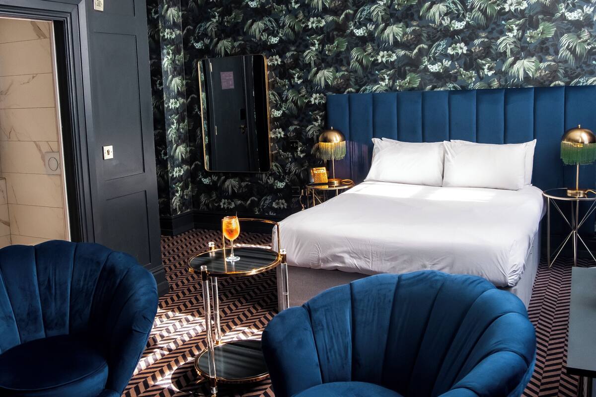 Kahden hengen standard-huone (yksi tai kaksi sänkyä), tupakointi kielletty | Kannettavalle tietokoneelle sopiva työtila, ilmainen Wi-Fi