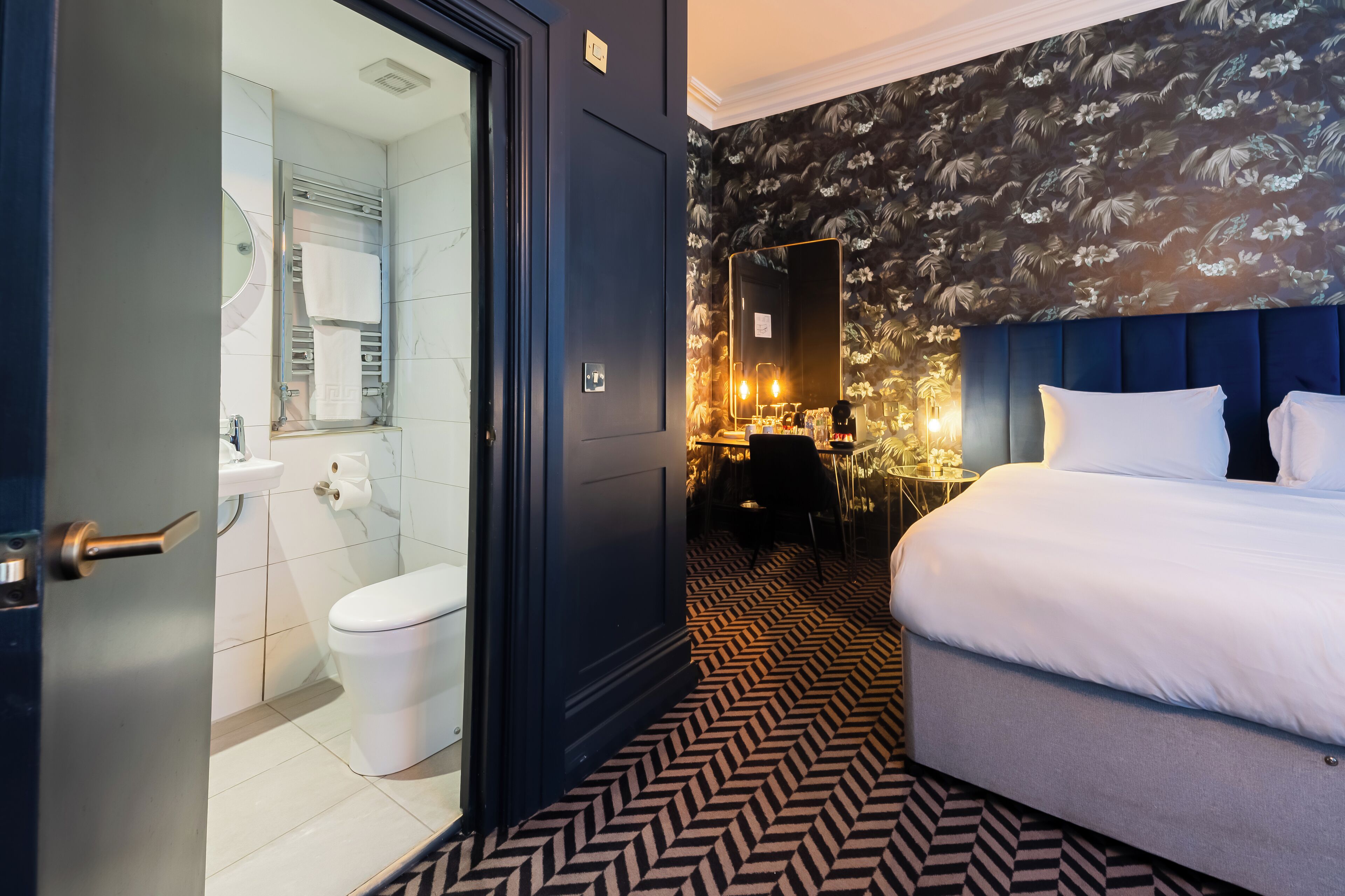 Phòng đôi hoặc 2 giường đơn Deluxe | Két bảo mật tại phòng, trang trí khác biệt 