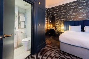 Camera Deluxe con letto matrimoniale o 2 letti singoli | Una cassaforte in camera, con stile personalizzato, postazione laptop