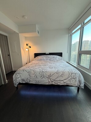 Bügeleisen/Bügelbrett, WLAN, Bettwäsche