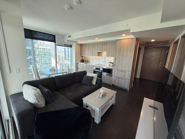 TV - Luxury 2-bedroom 2 baths condo Downtown Toronto (Toronto)