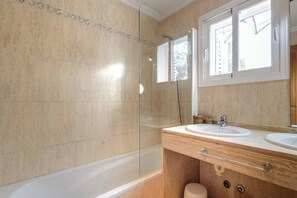 Villa, 4 Bedrooms, Accessible, Private Pool | Bathroom - Amazing Location & Value! (Sant Josep de sa Talaia)