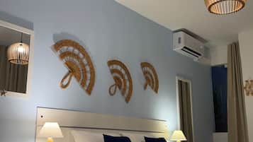 Chambre Triple Supérieure, vue ville | Wi-Fi gratuit