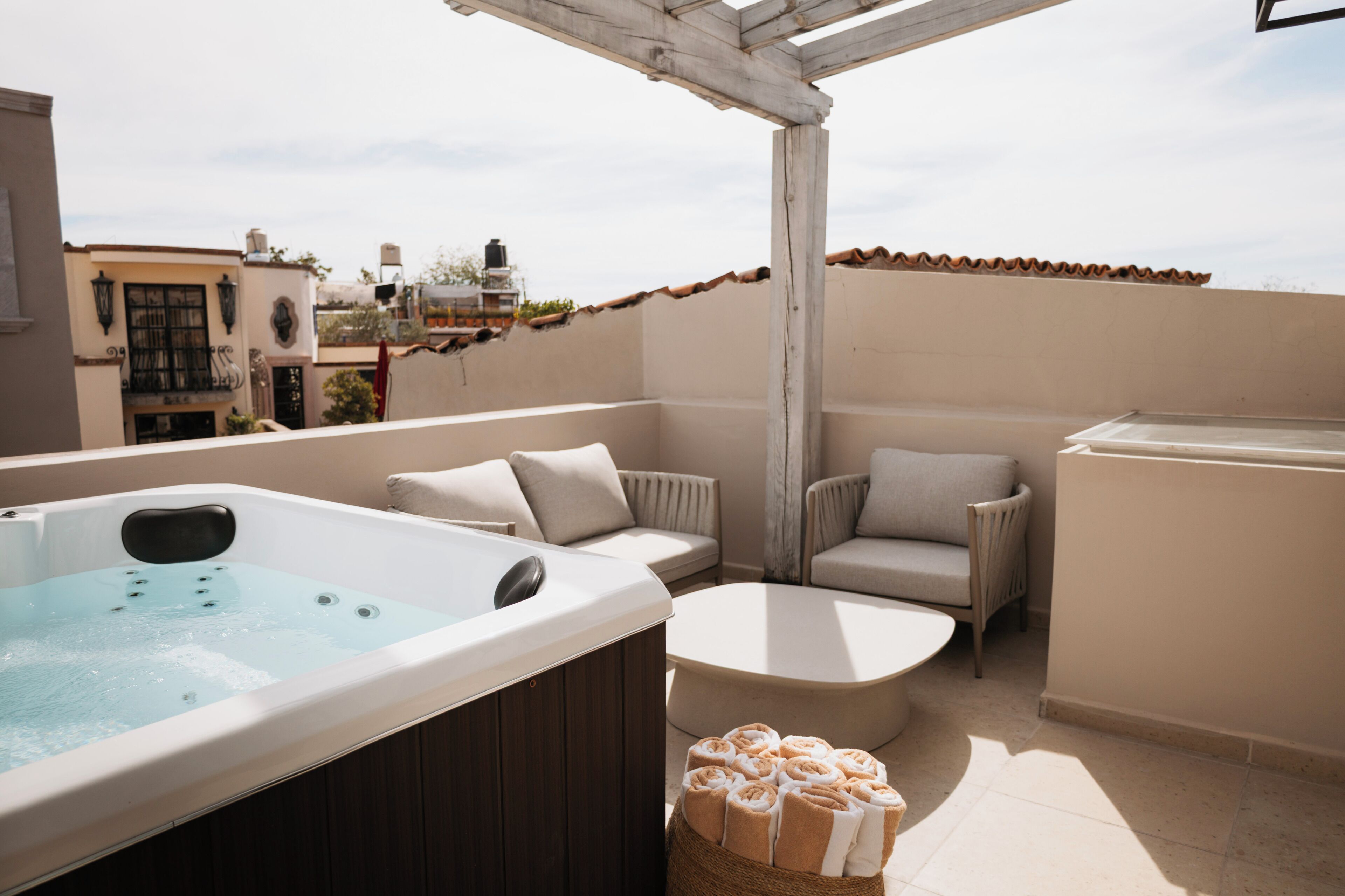 Villa de lujo, 3 habitaciones, vista al patio | Tina de hidromasaje al aire libre