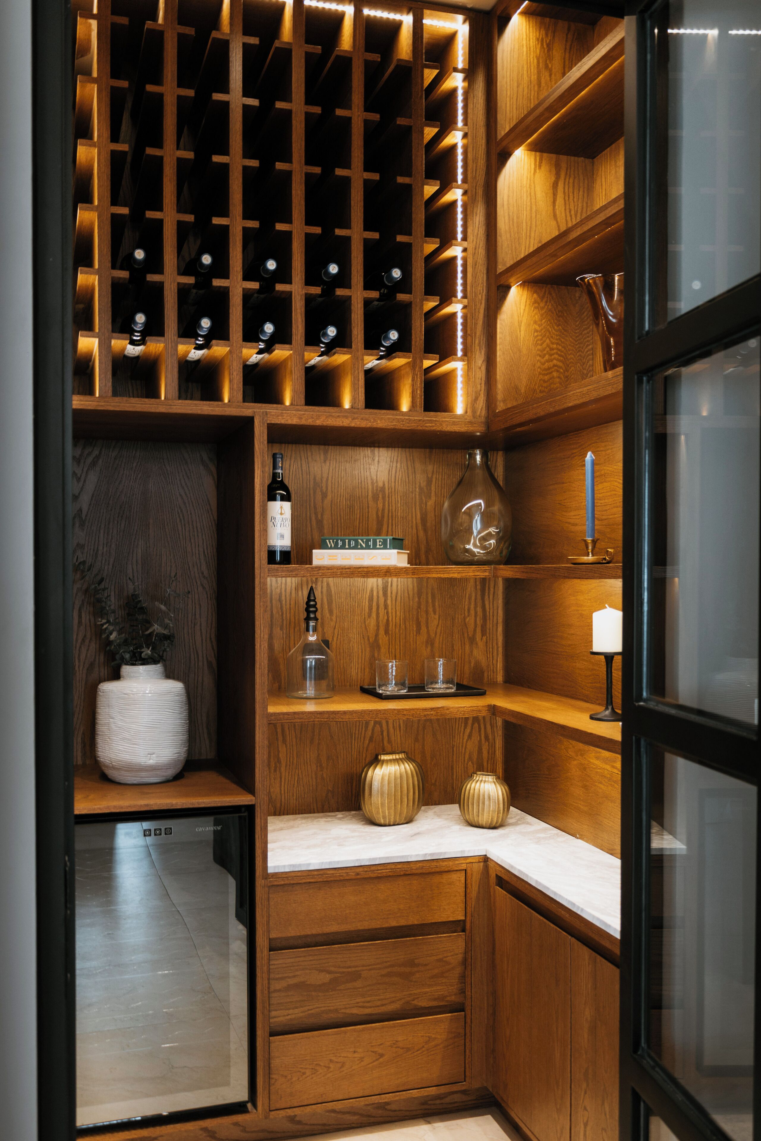 فيلا فاخرة - منظر للفناء | المنشأة من الداخل