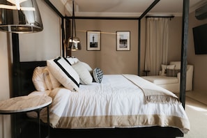 Villa de lujo, 3 habitaciones, vista al patio | Edredón, camas con pillow-top y artículos del minibar gratis