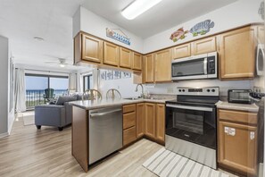 Private kitchen - Condo with a beautiful view of the ocean and white sands (Navarre)