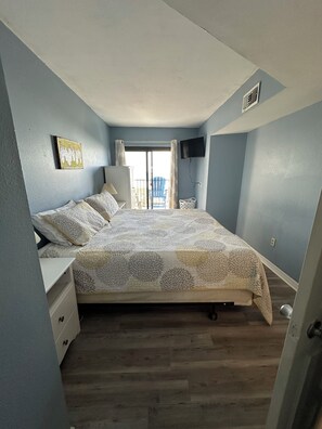 Bügeleisen/Bügelbrett, Internetzugang, Bettwäsche