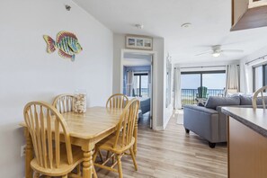 Dining - Condo with a beautiful view of the ocean and white sands (Navarre)