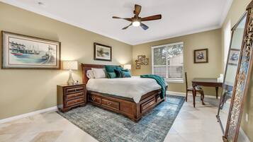 4 bedrooms, desk, WiFi, bed sheets