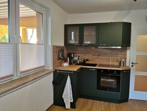 Fridge, microwave, oven, stovetop - Apartment near the harbor - ideal for couples  (Putbus)