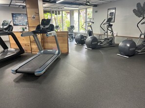 Fitness facility - Perfect 1-bedroom condo in amazing Oceanside walk to the beach (Oceanside)