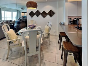 Condo (2 Bedrooms) | Kemudahan hartanah