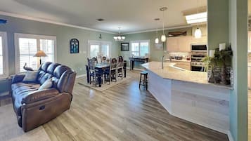 House (3 Bedrooms) | Property amenity