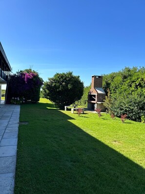 Terrace/patio - Punta del Este beachfront with large park (Punta del Este)